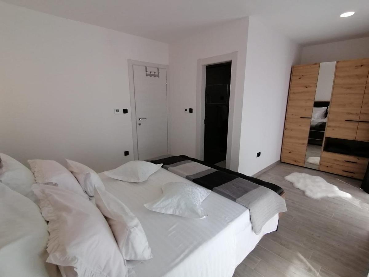 Apartman Max !!!! Omiš Exteriör bild